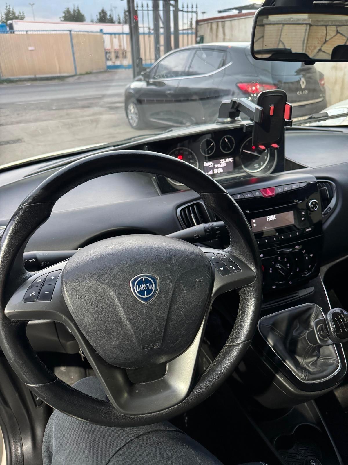 Lancia Ypsilon 0.9 TwinAir 85 CV 5 porte Metano Ecochic Gold