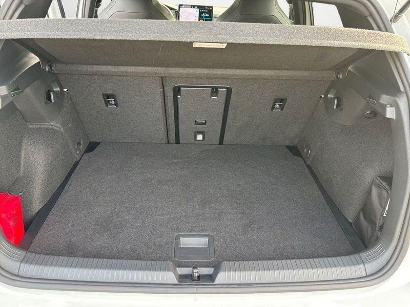 Volkswagen Golf 1.5 eTSI ACT 110kW R-Line DSG NAVI LED