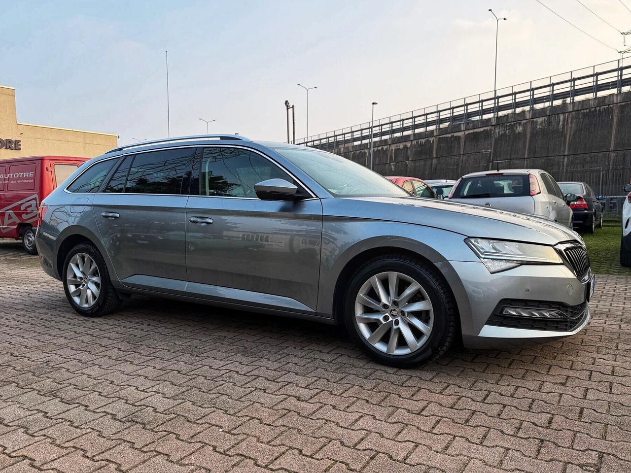 Skoda Superb 2.0 TDI EVO 150 CV DSG Wagon SportLine
