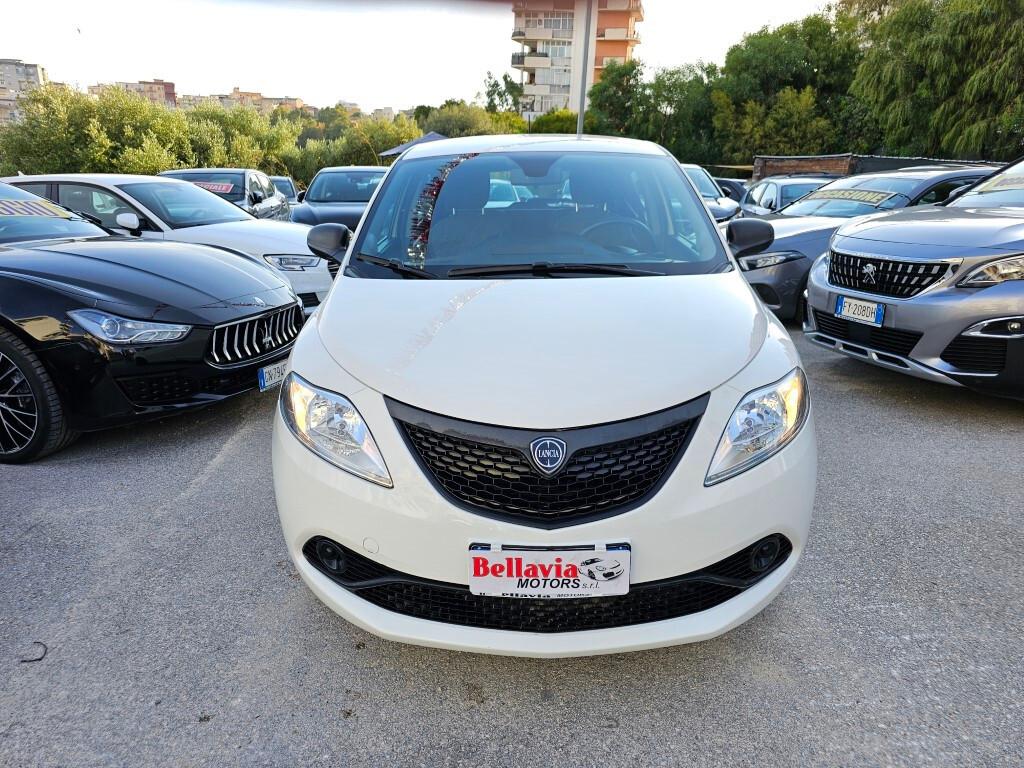 Lancia Ypsilon 1.0 Hybrid Ecochic Gold