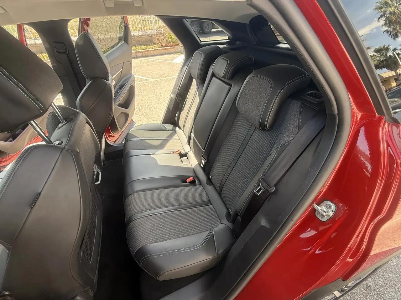 Peugeot 3008 BlueHDi 130EAT8 Allure