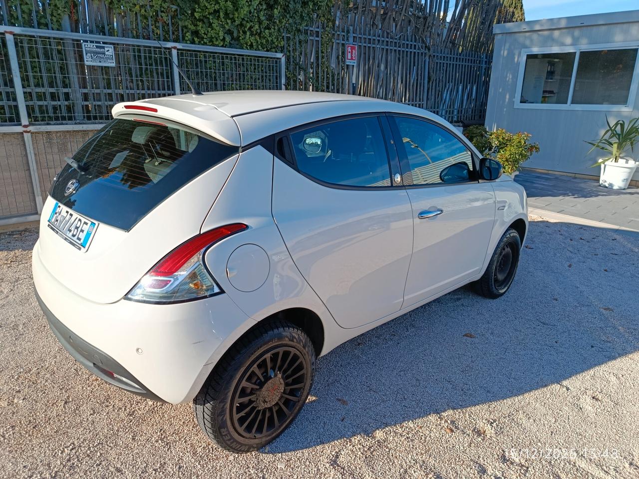 Lancia Ypsilon 0.9 TwinAir 85 CV 5 porte Metano Ecochic Gold