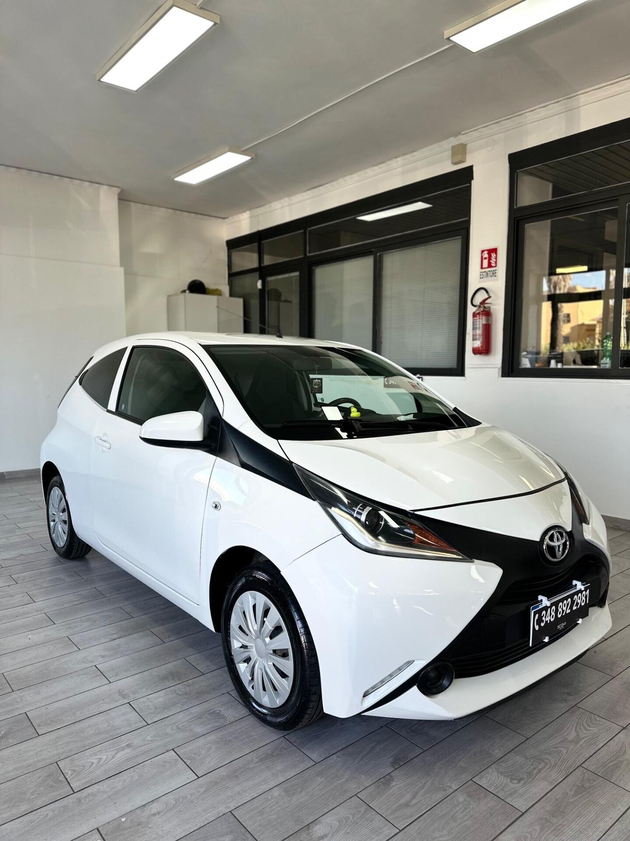 Toyota Aygo 1.0 VVT-i 69 CV 5 porte x-play MMT