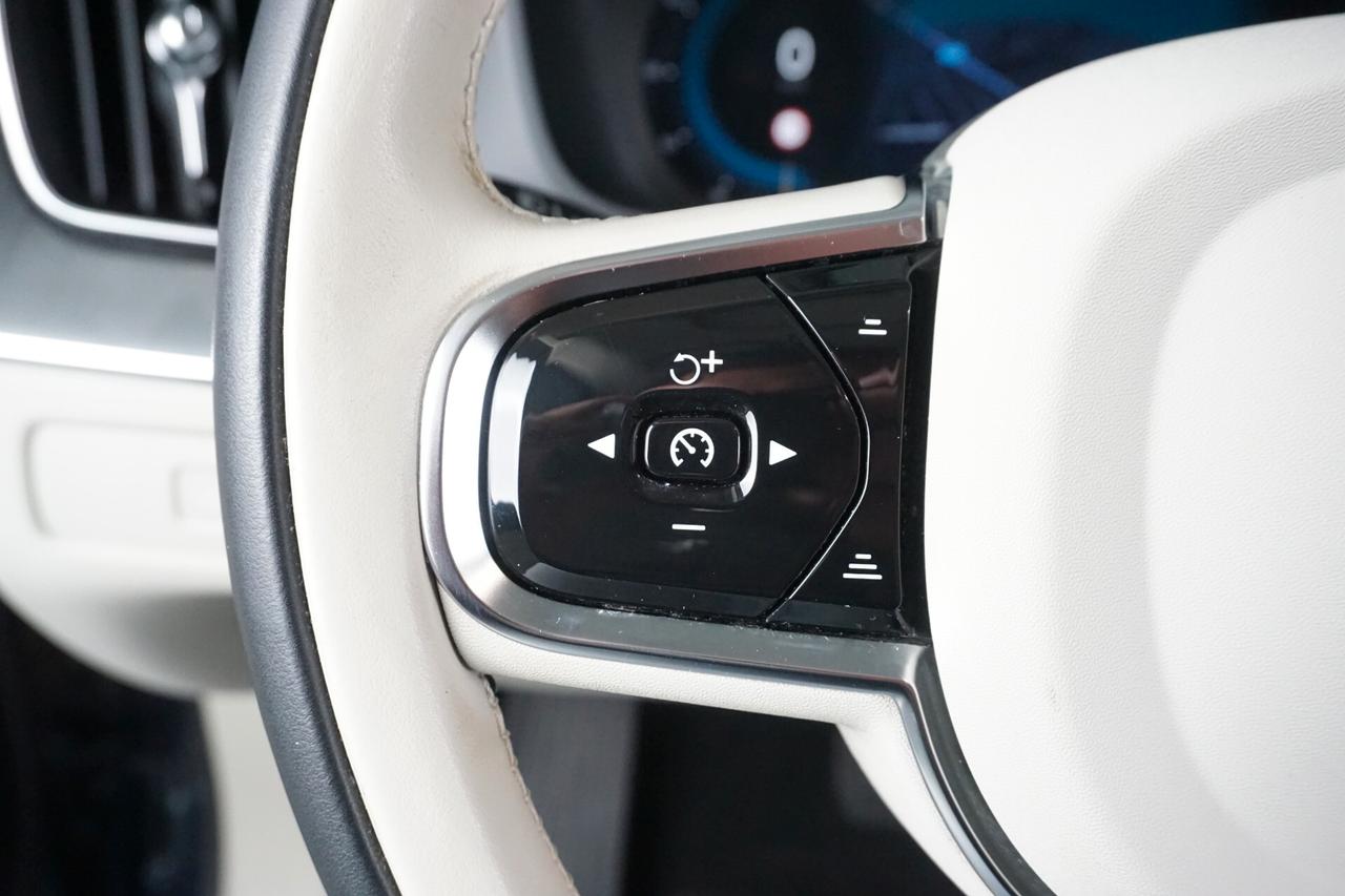 Volvo XC 60 B4 (d) auto AWD autocarro Ultimate Dark