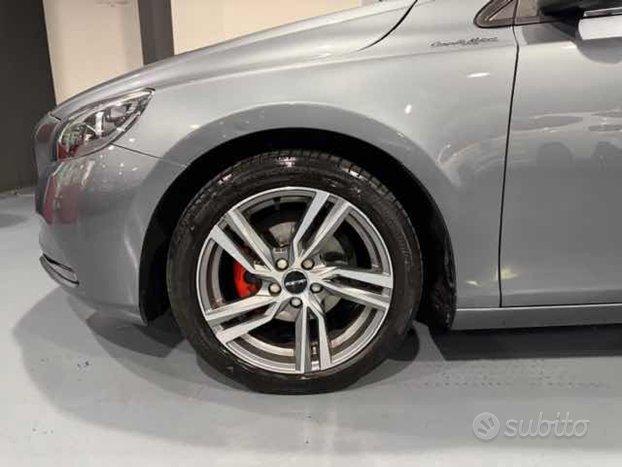 VOLVO V40 D2 R-design