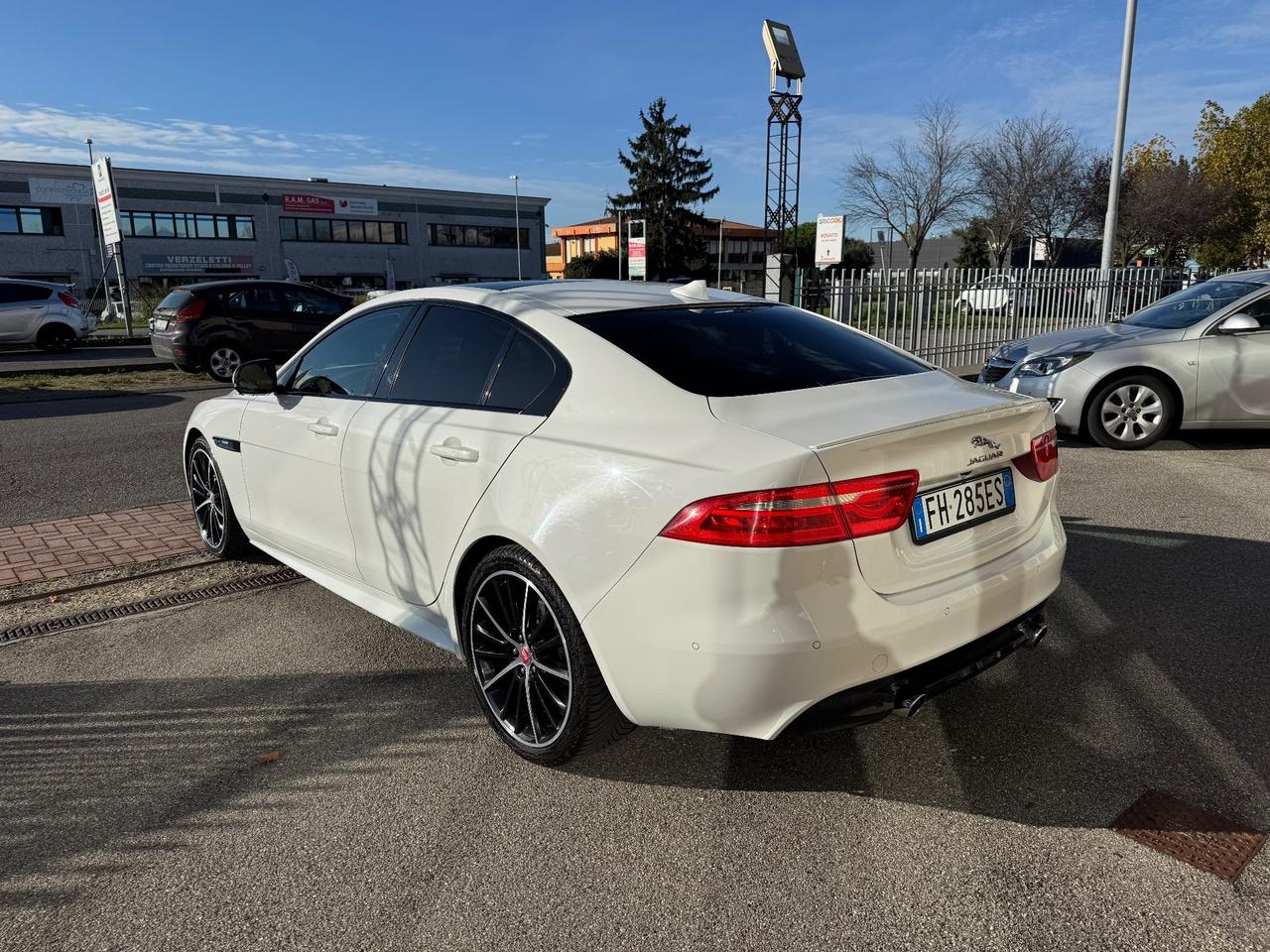 Jaguar XE 2.0 D Turbo R-Sport. Euro 6B