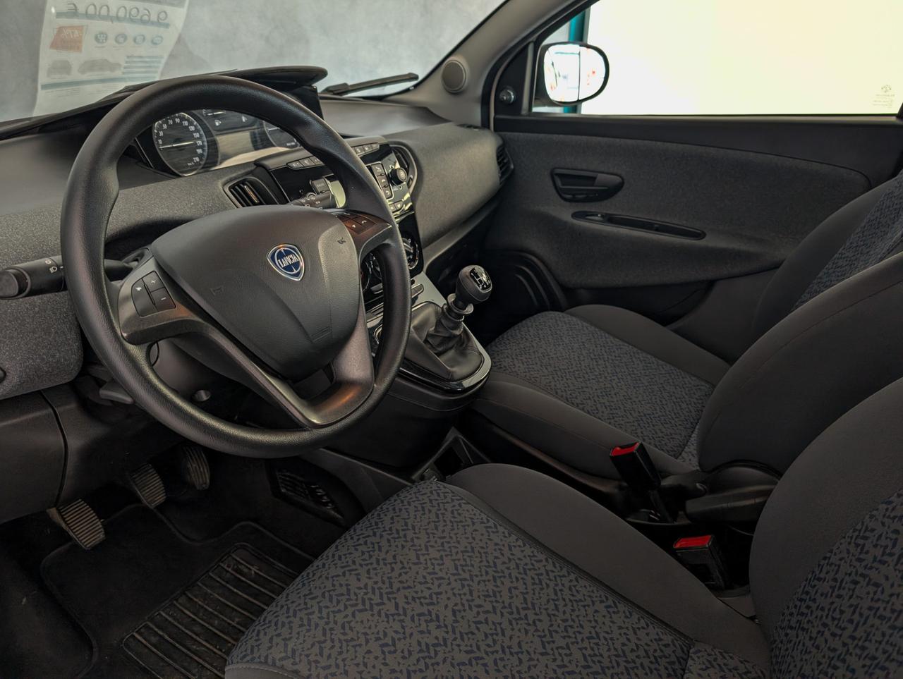 Lancia Ypsilon 1.0 Hybrid 70cv Silver