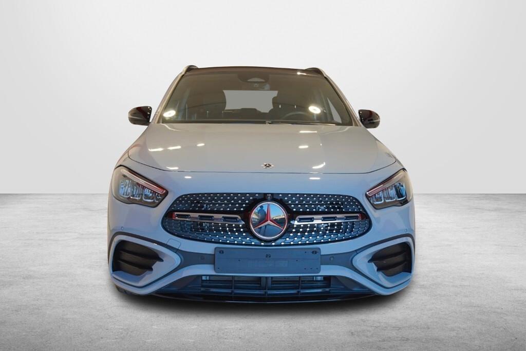 MERCEDES-BENZ GLA 200D NEW 150CV AUTOMATIC 4MATIC AMG LINE ( FARI LED - TETTO PANORAMICO APR. - AMBIENT LIGHTS - PELLE - CRUISE - NIGHT PACK - NAVI PREMIUM - PARK ASSIST - TELECAMERA 360 - CERCHI 20 )