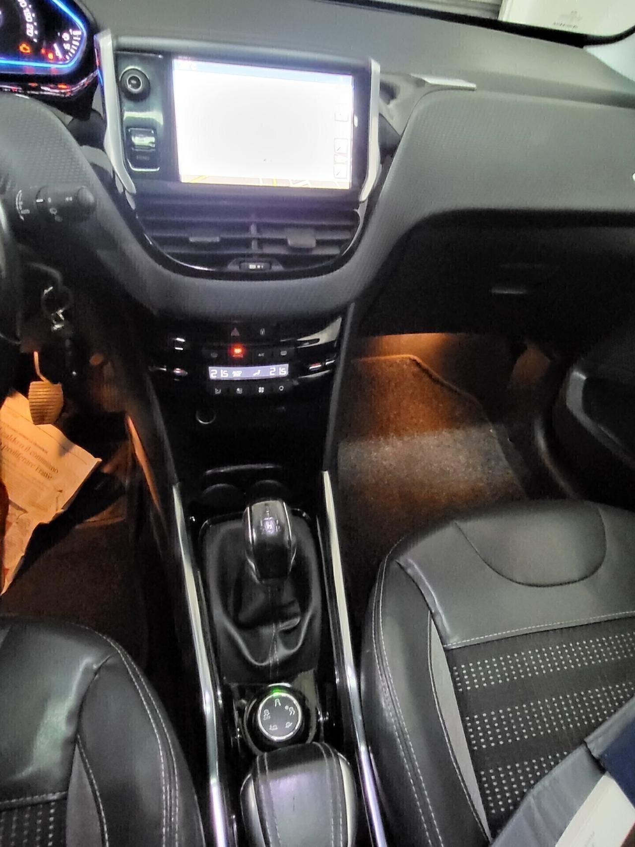 PEUGEOT 2008 1,6 HDI-TETTO PANOR-NAVI-3 REVISIONI