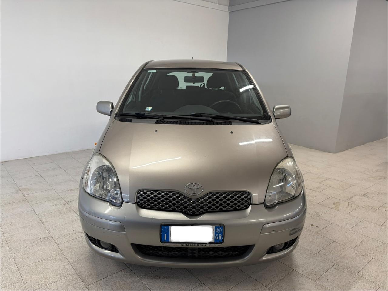 Toyota Yaris 1.3i 16V cat 5 porte Sol