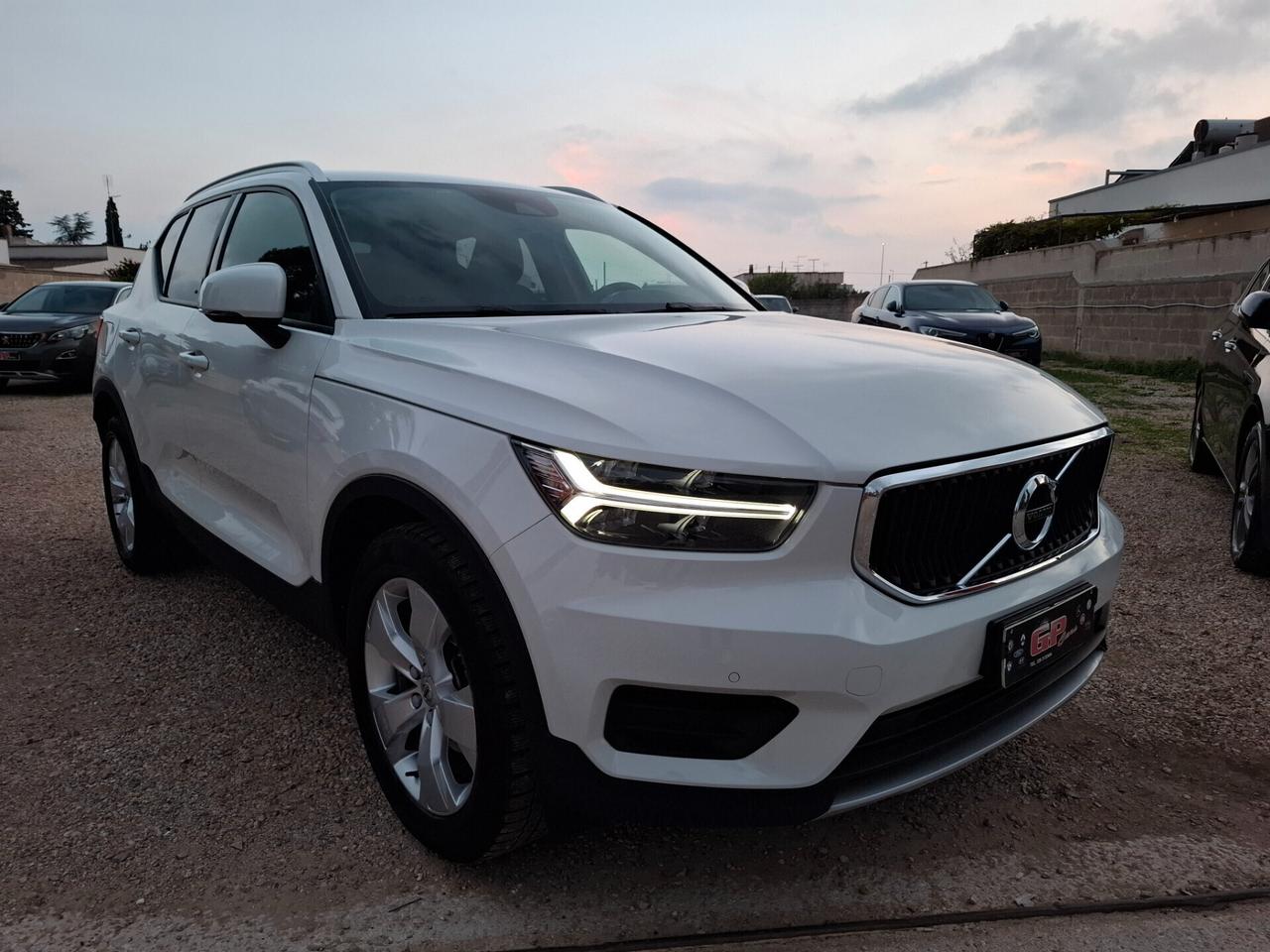 Volvo XC40-2.0-150cv*led*navi*Radar