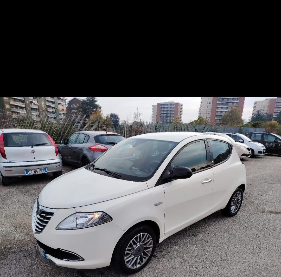 Lancia Ypsilon 1.2 69 CV 5 porte GPL Ecochic Silver