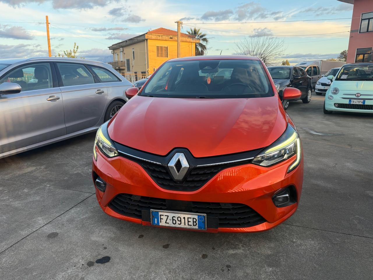 Renault Clio dCi 8V 90 CV EDC 5 porte Moschino Intens