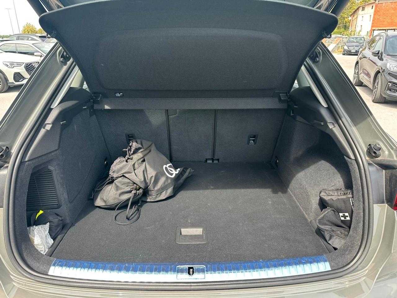 Audi Q3 45 TFSI e S tronic Identity Black