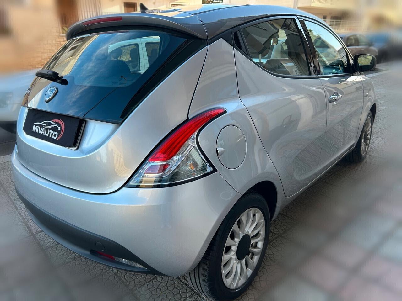 Lancia Ypsilon 0.9 TwinAir 85 CV 5 porte S&S Platinum