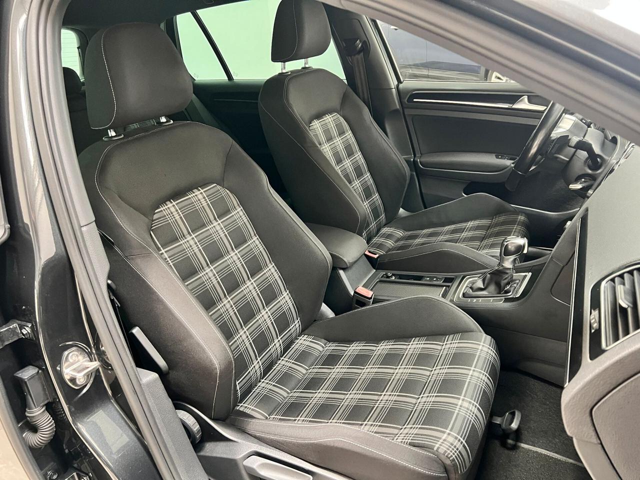 Volkswagen Golf Business 2.0 TDI DSG 5p. Highline BlueMotion Tech.