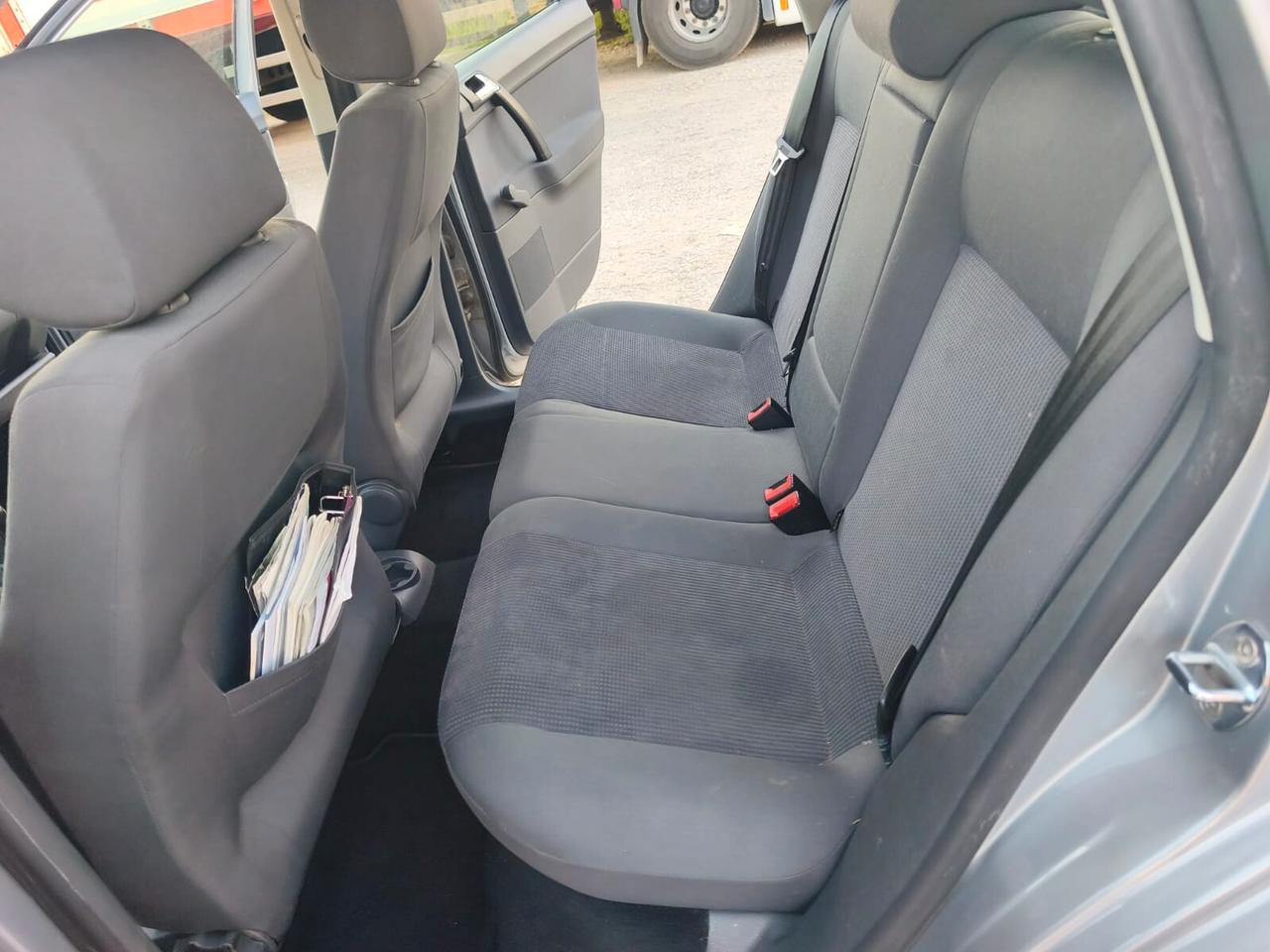 Volkswagen Polo 2007---1.4 Benzina Neopatentati