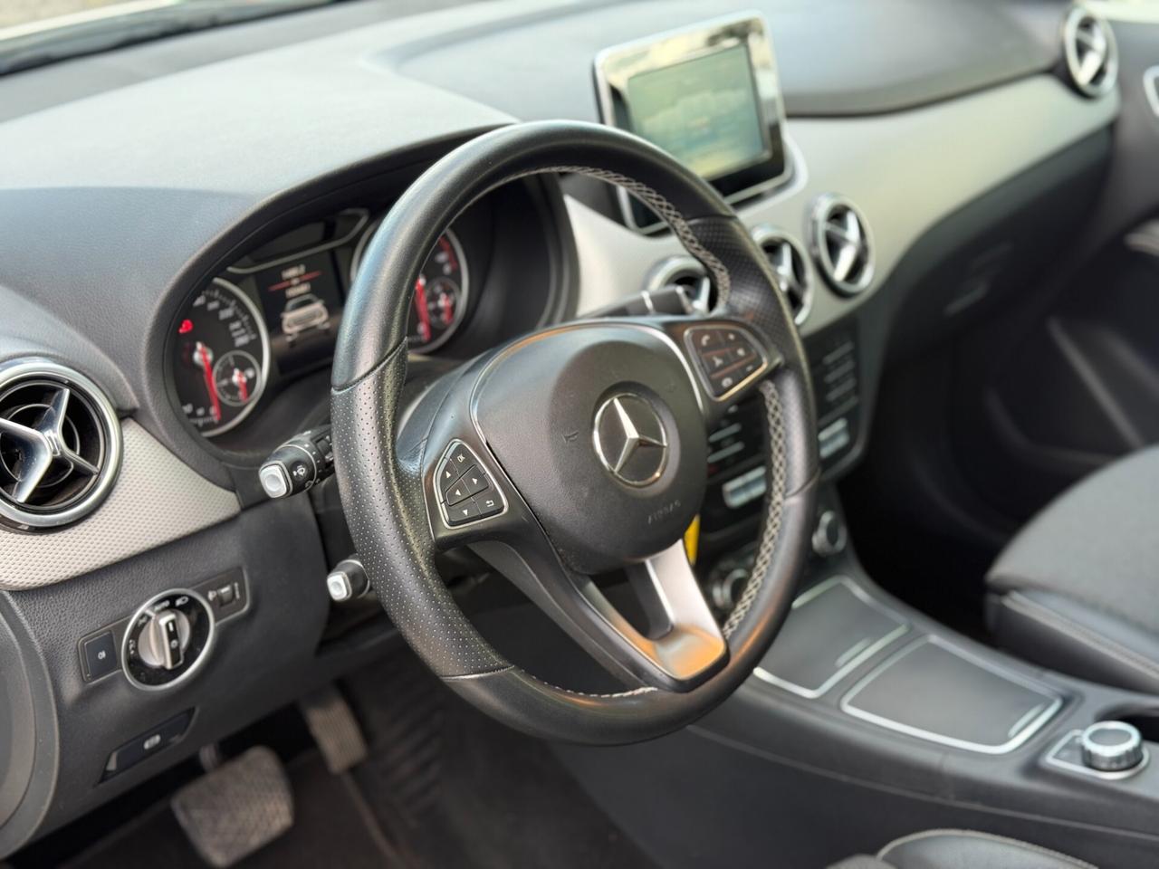 Mercedes-benz B 180 B 180 d Automatic Premium