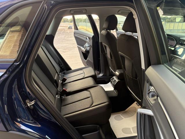 AUDI Q3 35 2.0 TDI S tronic Business COCKPIT