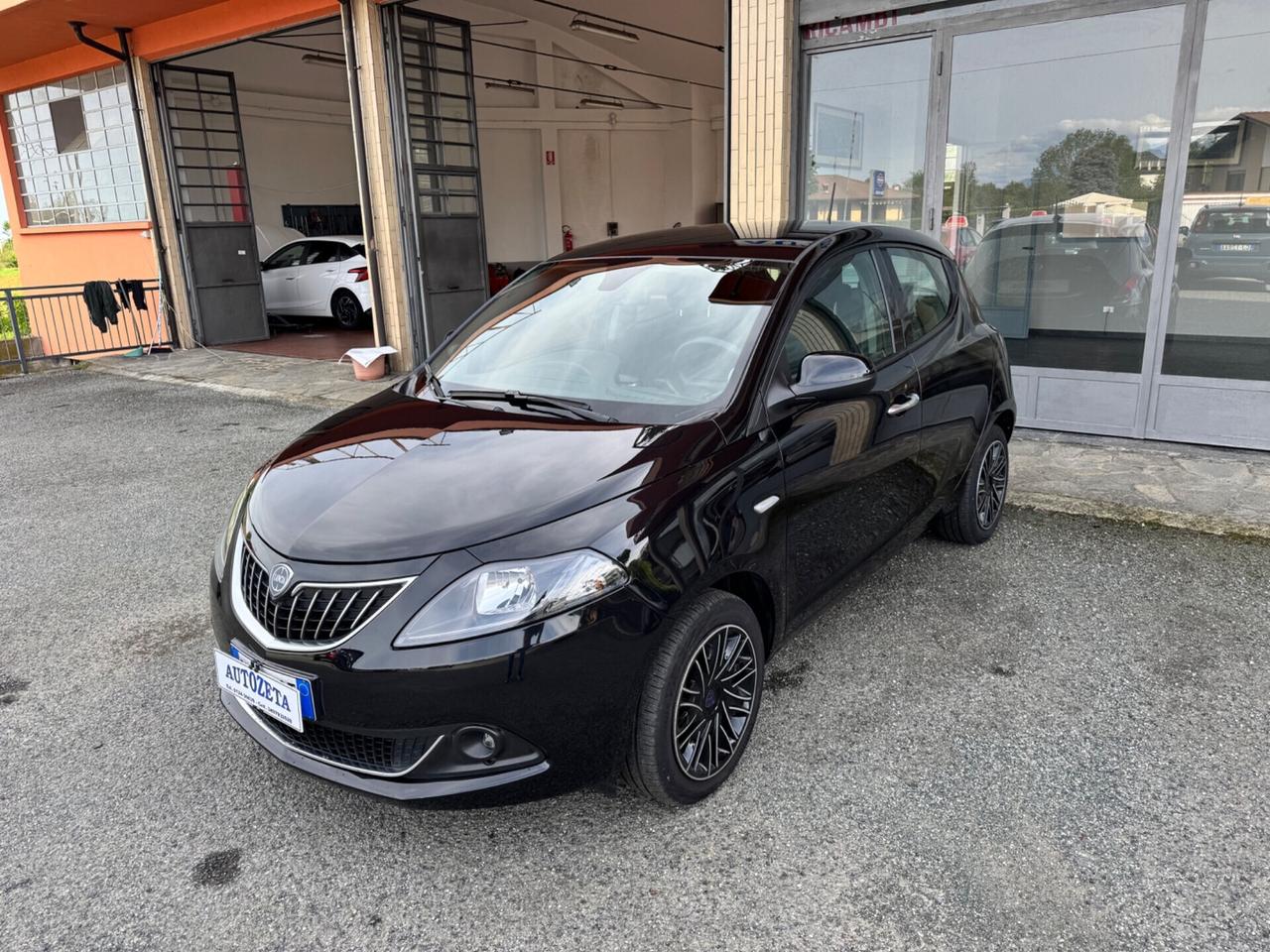 Lancia Ypsilon 1.0 Gold Hybrid