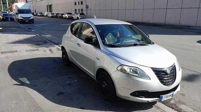 Lancia Ypsilon 1.2 69 CV 5 porte Elefantino