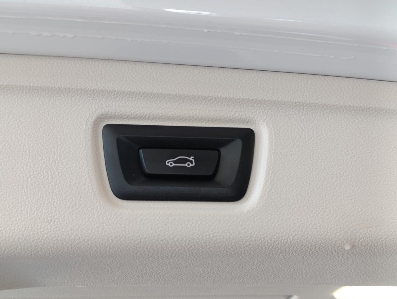 BMW 318 d Touring mhev 48V auto