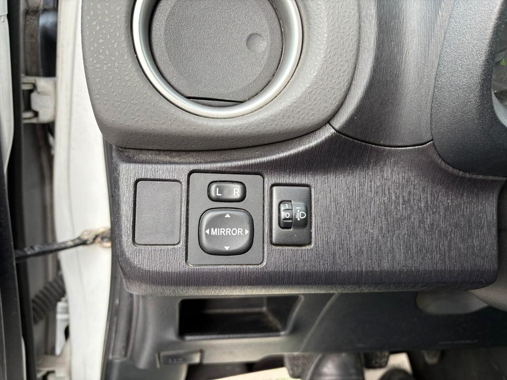 Toyota Yaris 5 Porte 1.0 BENZ 69 CV Lounge ADATTA NEOPATENTATI