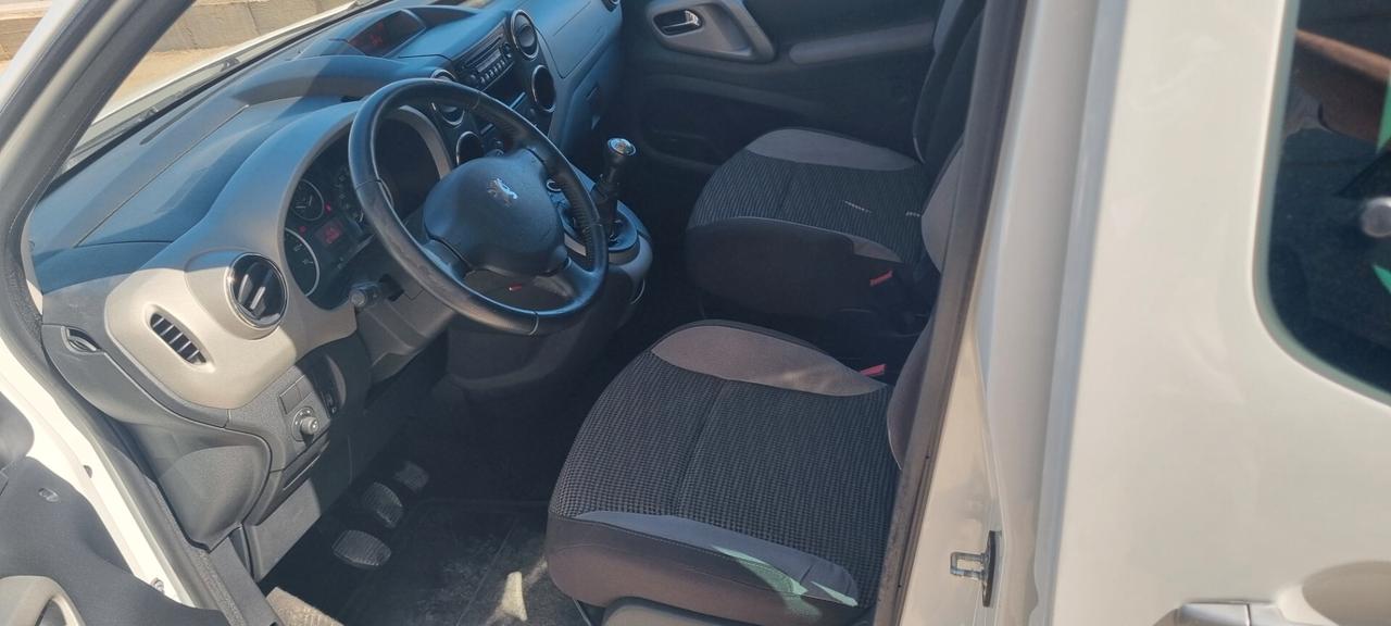 Peugeot Partner con Pedana trasporto invalidi