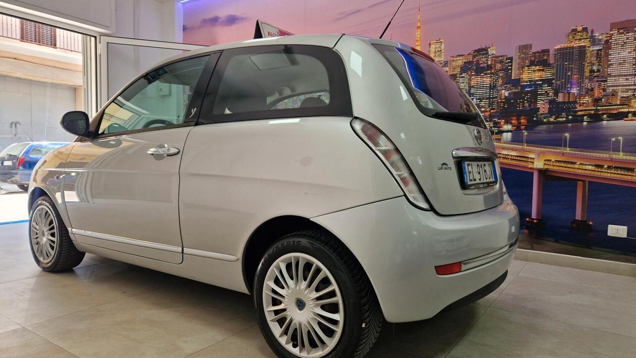 Lancia Ypsilon 1.2 69 CV Unyca