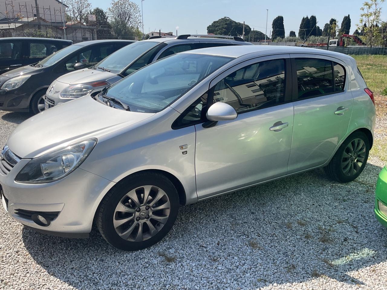 Opel Corsa 1.2 5 porte Cosmo