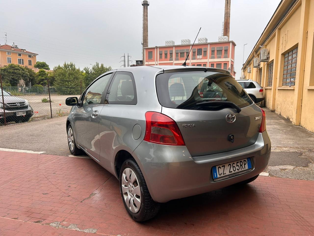 Toyota Yaris Anno 2006 1.0 Benzina 3 porte Sol