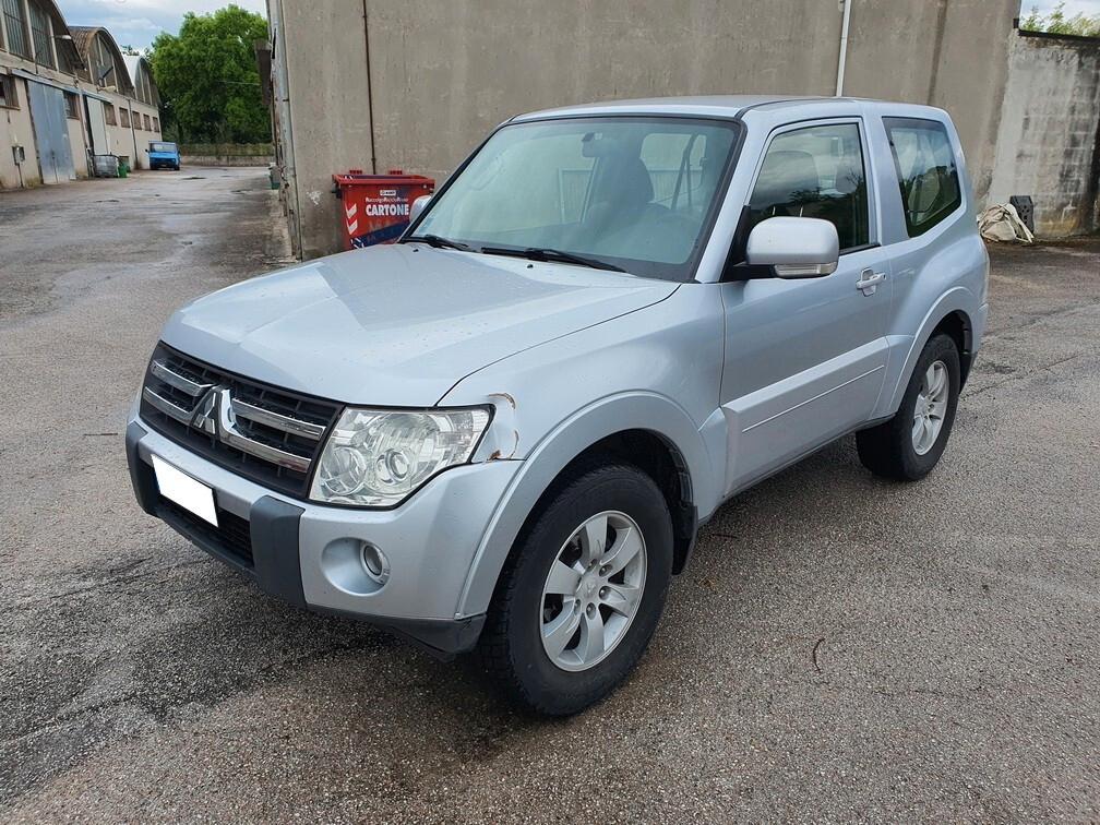 Mitsubishi Pajero IV 3.2 16V DI-D 160CV 3p. GLX