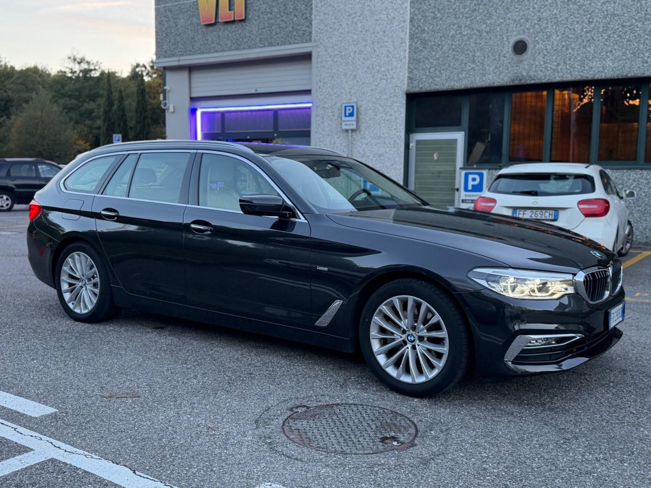 Bmw 520 520d xDrive Touring Luxury*Pelle*Navi