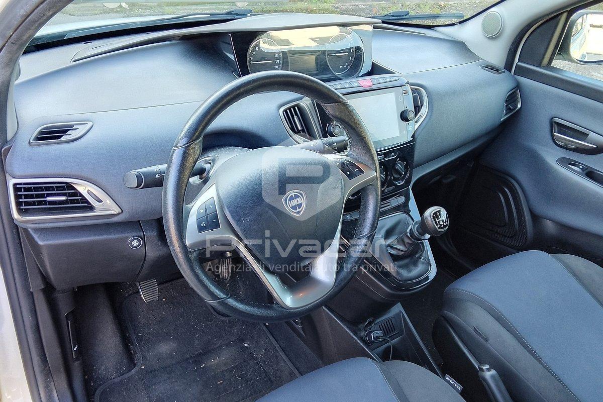 LANCIA Ypsilon 1.0 FireFly 5 porte S&S Hybrid Ecochic Silver