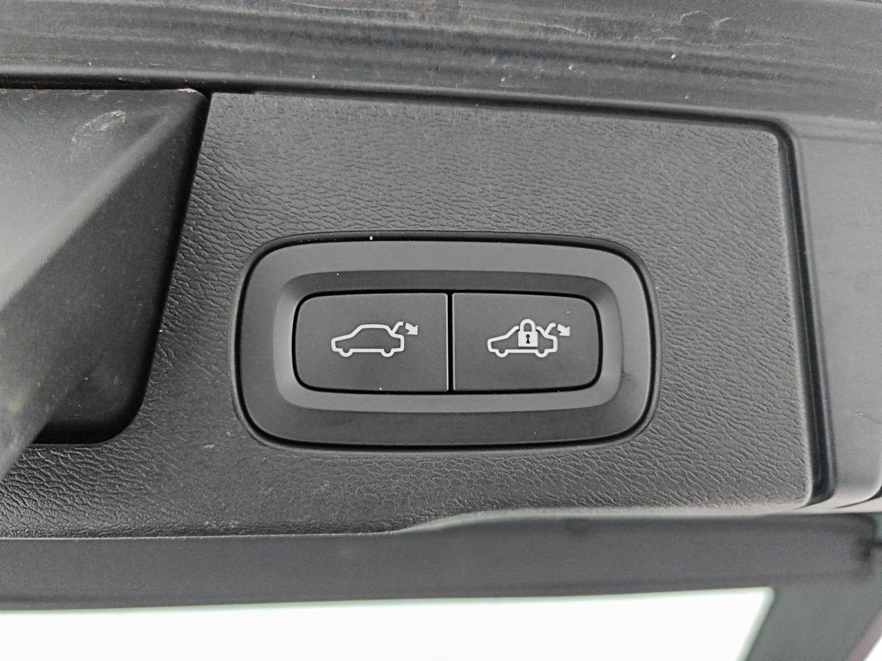 Volvo XC60 2.0 b4 Momentum Pro awd