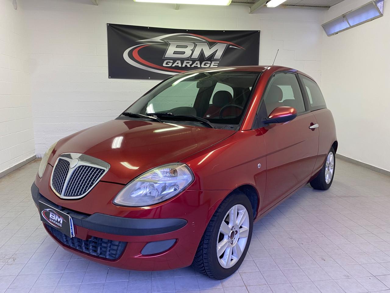 Lancia Ypsilon 1.2 16V Oro