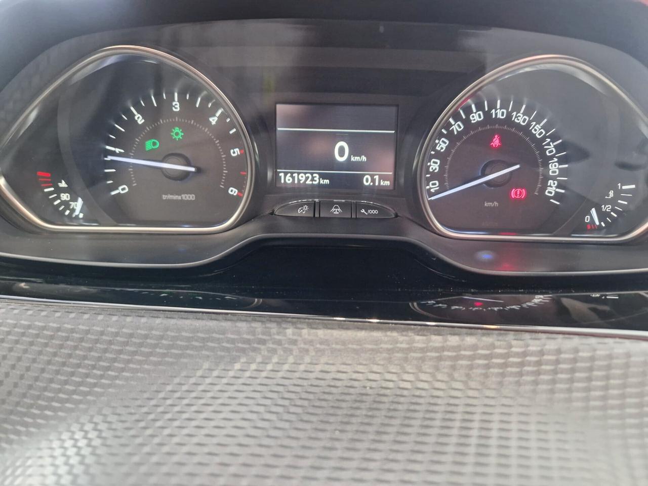 Peugeot 2008 BlueHDi 100 Allure