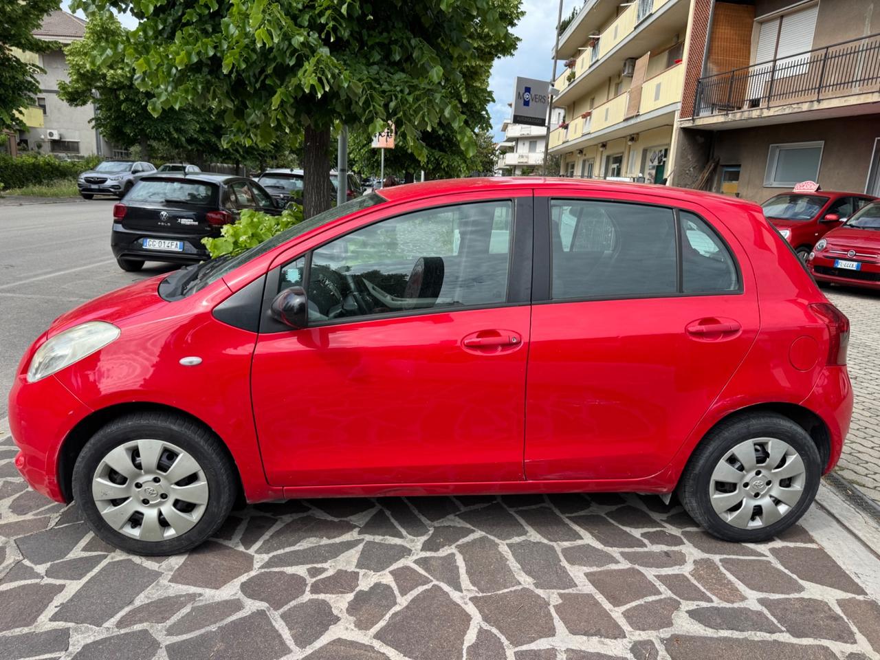 Toyota Yaris 1.0 5 porte Sol