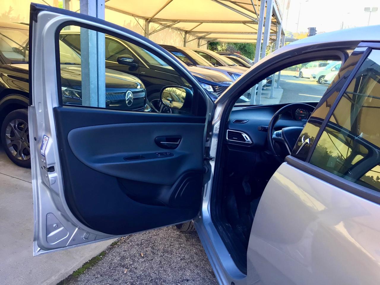 Lancia Ypsilon 1.2 69 CV 5 porte Gold