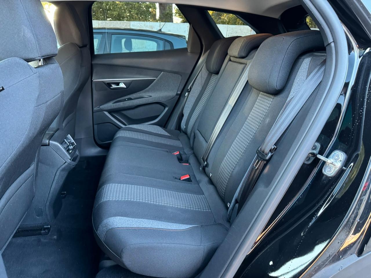 Peugeot 3008 BlueHDi 130 S&S EAT8 Active Business