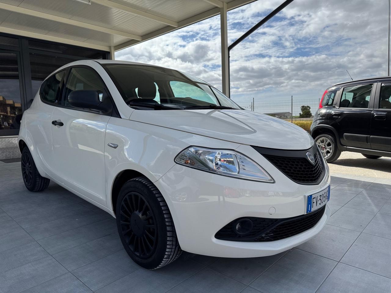 Lancia Ypsilon 1.2 69 CV 5 porte GPL Ecochic Elefantino Blu