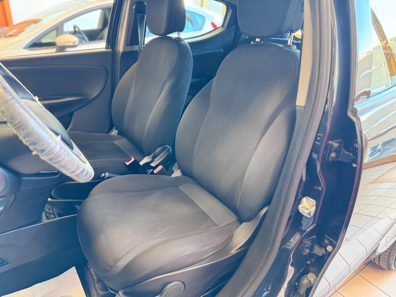 Lancia Ypsilon 1.2 69 CV 5 porte S&S Platinum