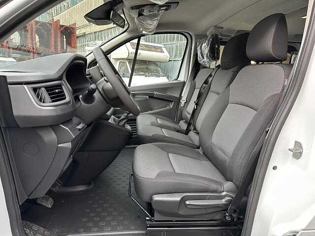 Nissan Primastar 27 2.0 dCi 130CV PC-TN Acenta 9 posti