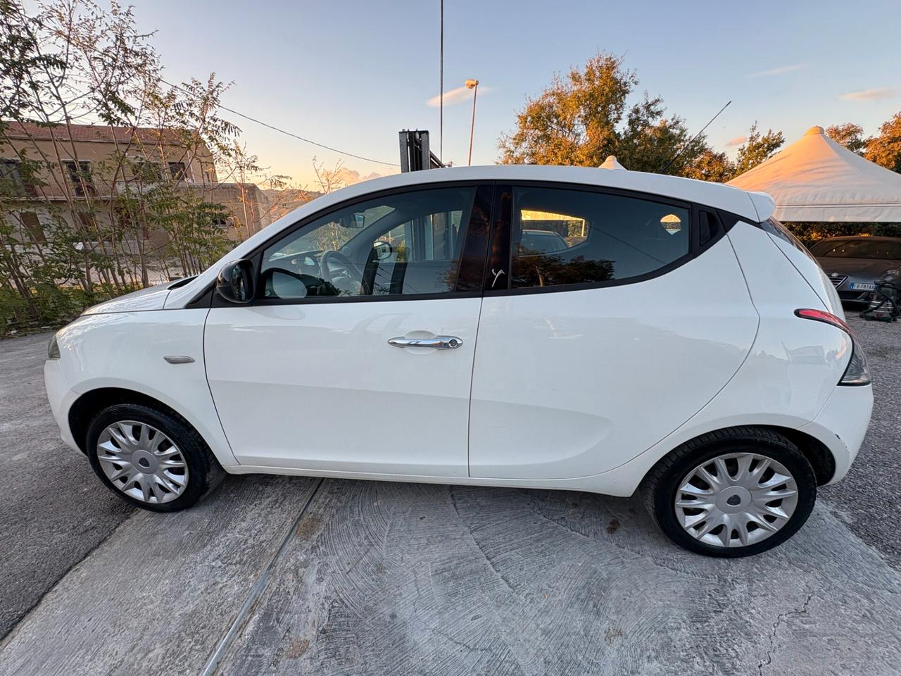 Lancia Ypsilon 1.2 69 CV 5 porte Silver