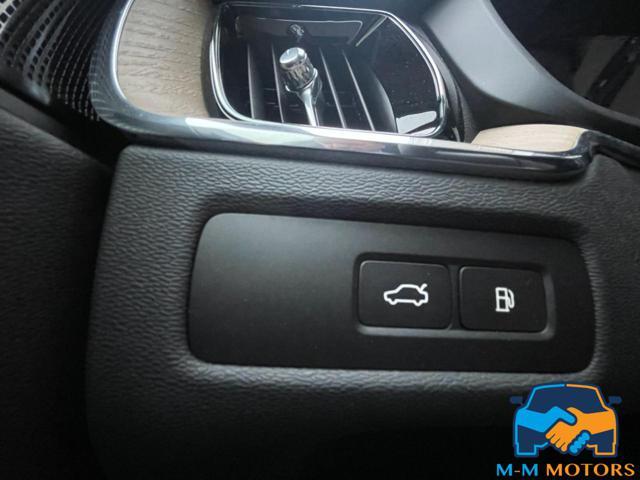 VOLVO XC60 T6 Plug-in hybrid AWD pari al nuovo