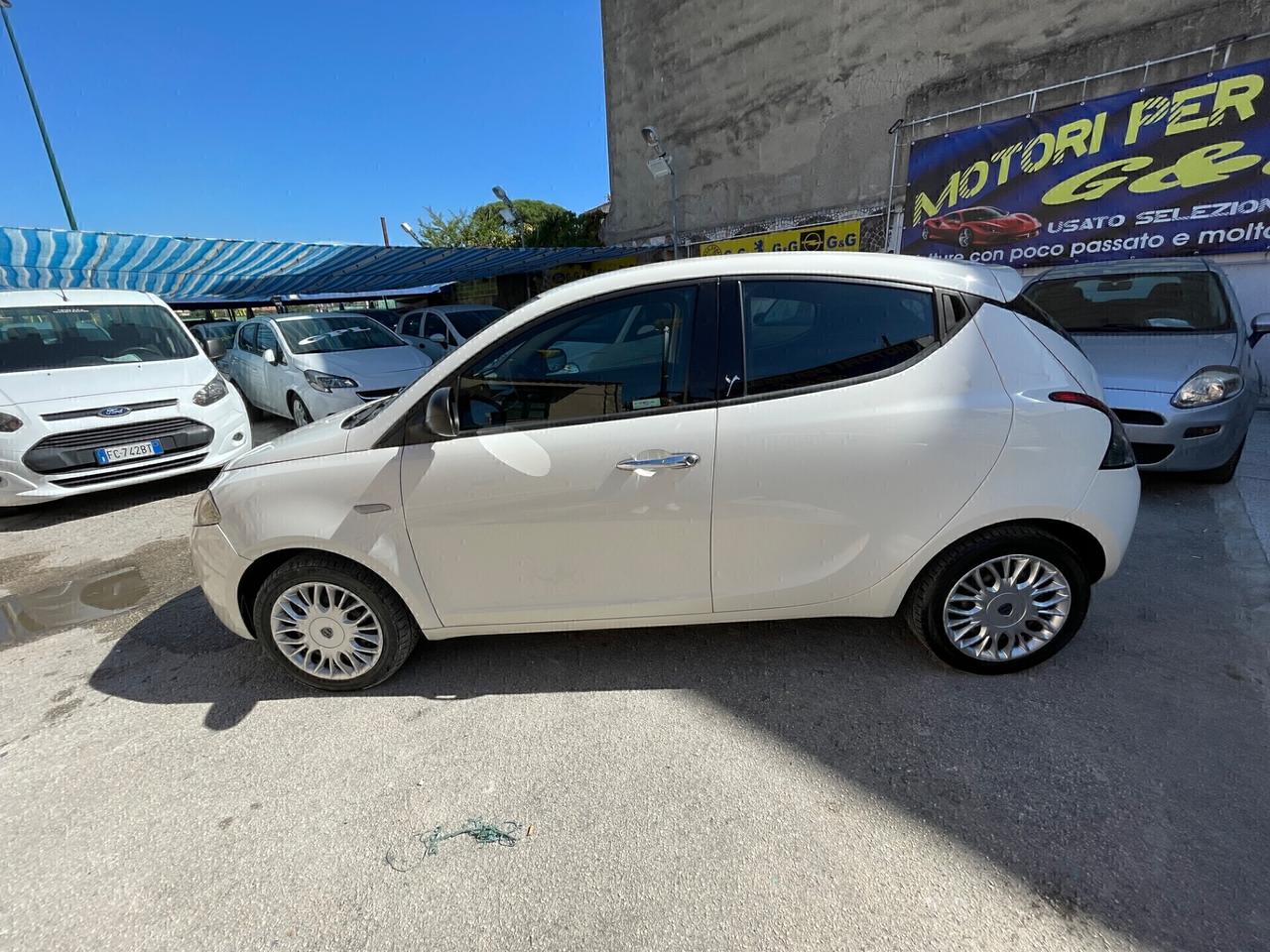 Lancia Ypsilon 1.2 69 CV 5 porte Gold