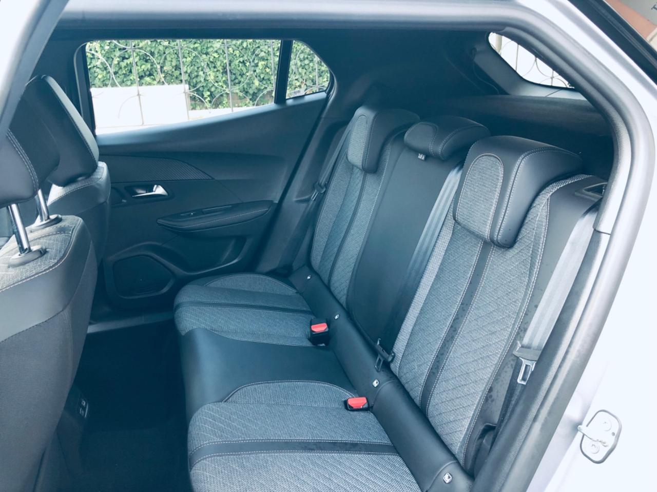 Peugeot 2008 PureTech 130 S&S EAT8 Allure