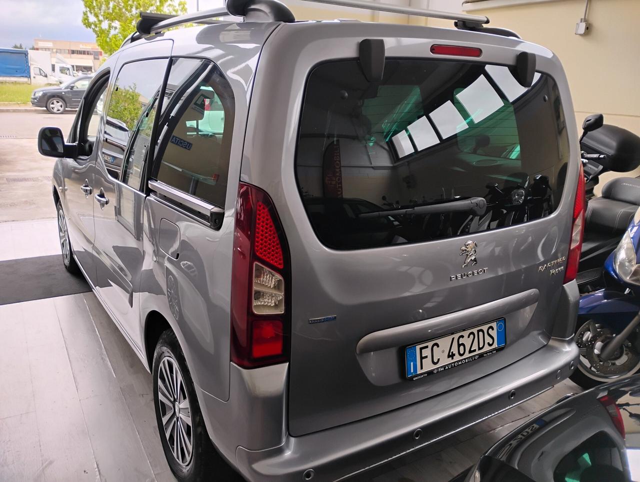 Peugeot Partner Tepee BlueHDi 100 Outdoor