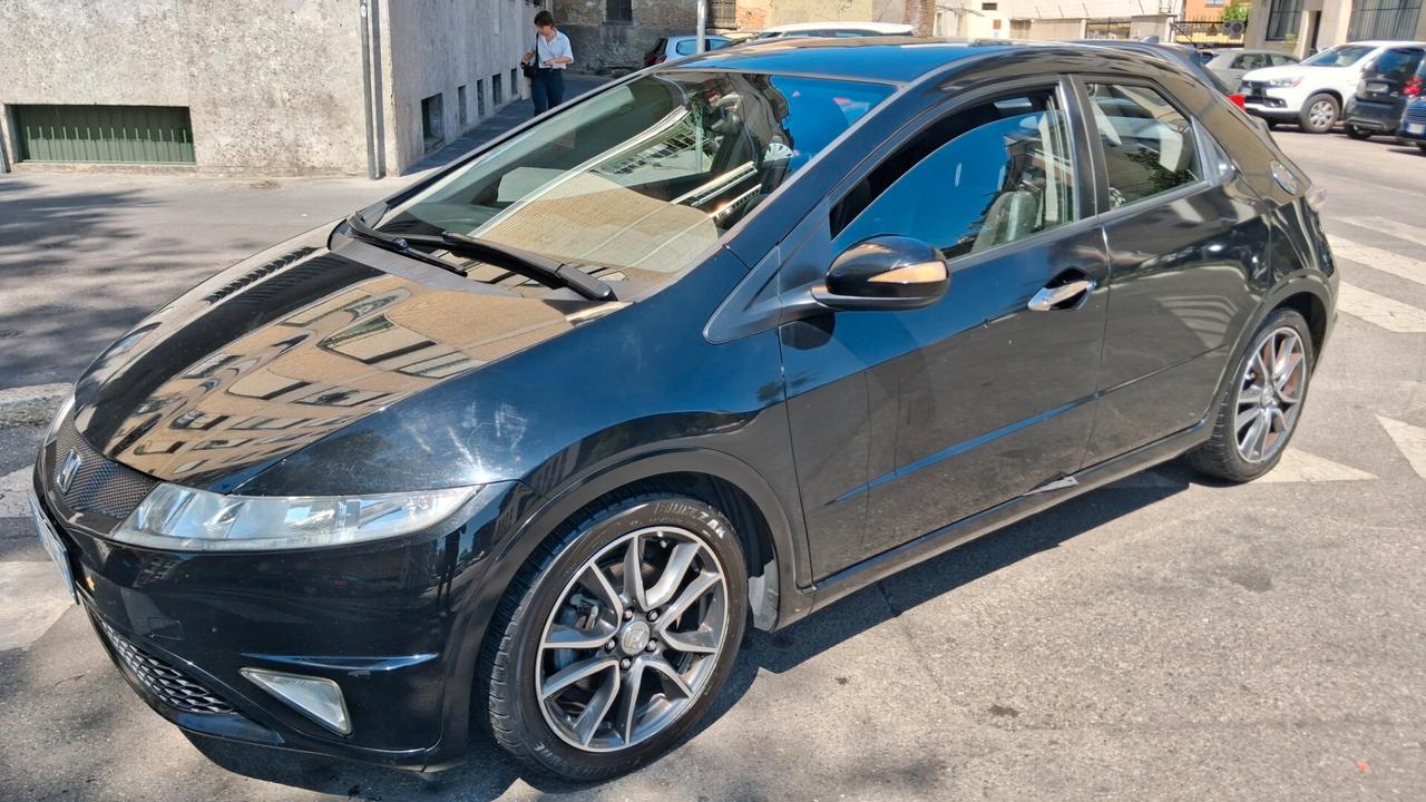 Honda Civic 1.8 i-VTEC 5p. Exclusive LH i-P
