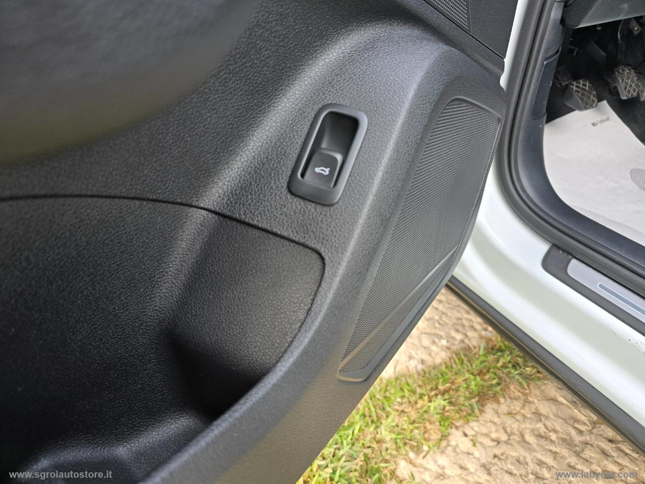 AUDI Q2 30 TDI S line Edition